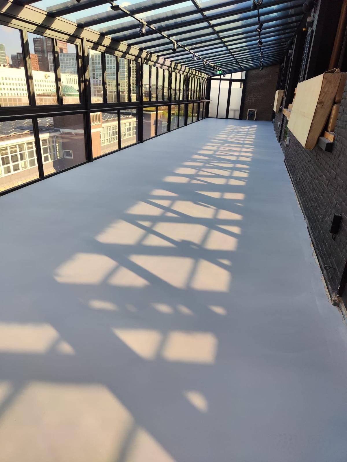 Marmoleumvloer in een klaslokaal van een basisschool, gelegd door Ravensbergen